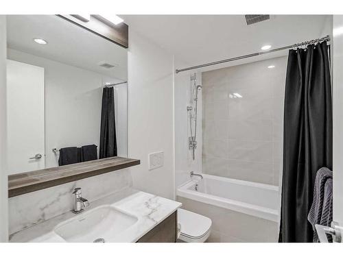 410-138 Waterfront Court Sw, Calgary, AB - Indoor Photo Showing Bathroom