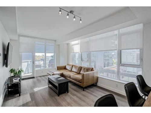 410-138 Waterfront Court Sw, Calgary, AB - Indoor Photo Showing Living Room