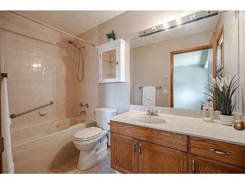 106 Harvest Wood Way Ne, Calgary, AB - Indoor Photo Showing Bathroom