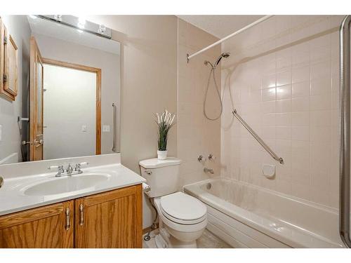 106 Harvest Wood Way Ne, Calgary, AB - Indoor Photo Showing Bathroom