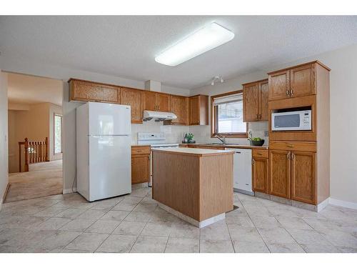 106 Harvest Wood Way Ne, Calgary, AB - Indoor Photo Showing Kitchen