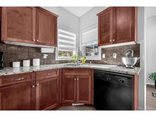 532 Panatella Court Nw, Calgary, AB - Indoor Photo Showing Kitchen