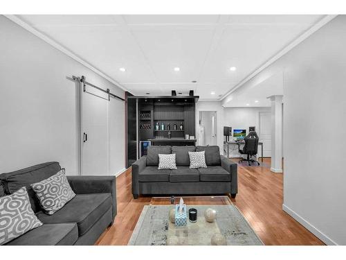 532 Panatella Court Nw, Calgary, AB - Indoor Photo Showing Living Room