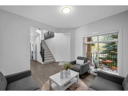 532 Panatella Court Nw, Calgary, AB - Indoor Photo Showing Living Room