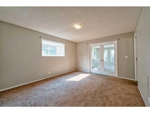 5228 44 Avenue Nw, Calgary, AB - Indoor Photo Showing Other Room