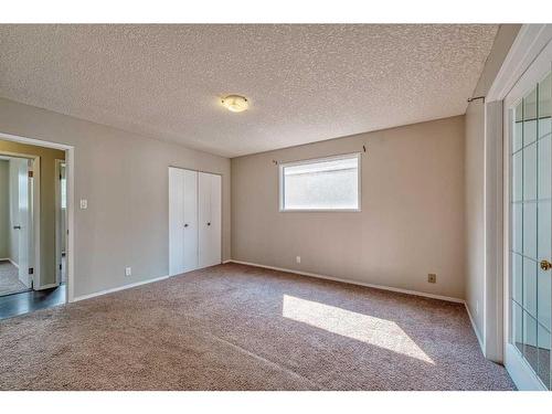 5228 44 Avenue Nw, Calgary, AB - Indoor Photo Showing Other Room