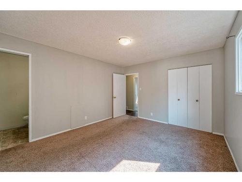 5228 44 Avenue Nw, Calgary, AB - Indoor Photo Showing Other Room