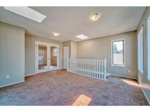 5228 44 Avenue Nw, Calgary, AB - Indoor Photo Showing Other Room