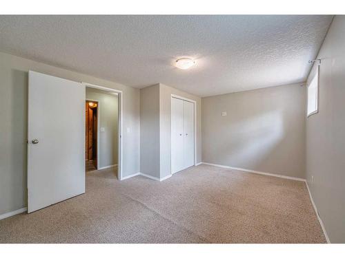 5228 44 Avenue Nw, Calgary, AB - Indoor Photo Showing Other Room