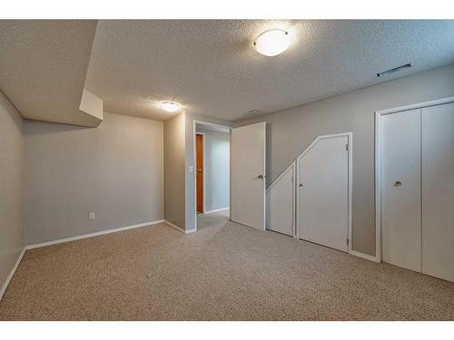 5228 44 Avenue Nw, Calgary, AB - Indoor Photo Showing Other Room