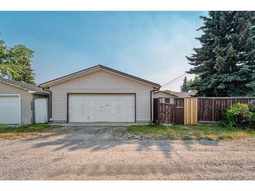 5228 44 Avenue Nw, Calgary, AB - Outdoor