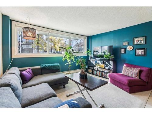 101-1534 15 Avenue Sw, Calgary, AB - Indoor Photo Showing Living Room