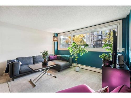 101-1534 15 Avenue Sw, Calgary, AB - Indoor Photo Showing Living Room