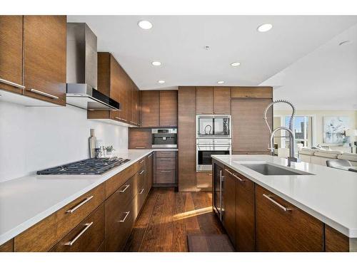 2421-222 Riverfront Avenue Sw, Calgary, AB - Indoor Photo Showing Kitchen With Upgraded Kitchen