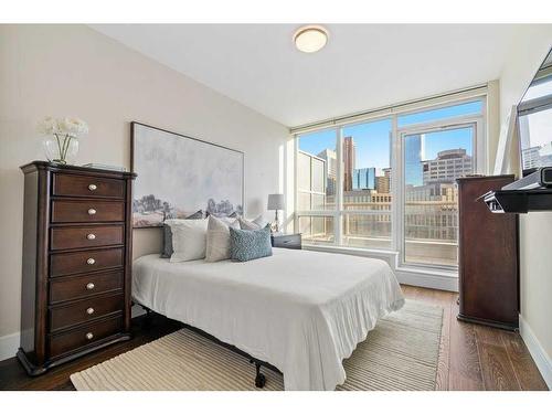 2421-222 Riverfront Avenue Sw, Calgary, AB - Indoor Photo Showing Bedroom