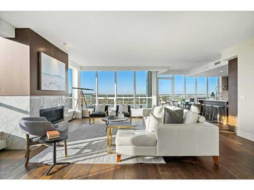 2421-222 Riverfront Avenue Sw, Calgary, AB - Indoor Photo Showing Living Room