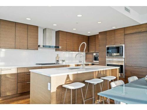 2421-222 Riverfront Avenue Sw, Calgary, AB - Indoor Photo Showing Kitchen With Upgraded Kitchen