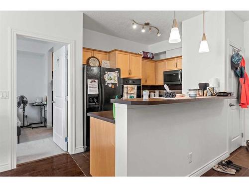 335-30 Royal Oak Plaza Nw, Calgary, AB - Indoor Photo Showing Kitchen