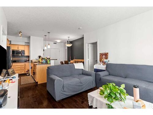 335-30 Royal Oak Plaza Nw, Calgary, AB - Indoor Photo Showing Living Room