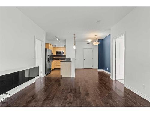 335-30 Royal Oak Plaza Nw, Calgary, AB - Indoor Photo Showing Living Room