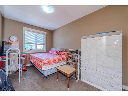 117 Rainbow Falls Manor, Chestermere, AB - Indoor Photo Showing Bedroom