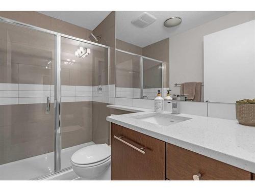 202-836 Royal Avenue Sw, Calgary, AB - Indoor Photo Showing Bathroom