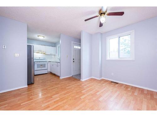 4546 7 Avenue Se, Calgary, AB - Indoor Photo Showing Other Room