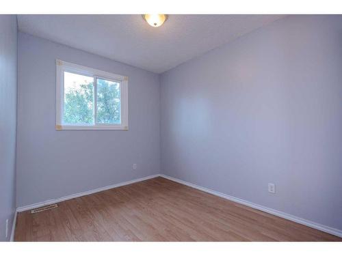 4546 7 Avenue Se, Calgary, AB - Indoor Photo Showing Other Room