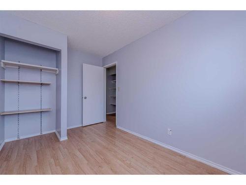 4546 7 Avenue Se, Calgary, AB - Indoor Photo Showing Other Room