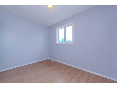 4546 7 Avenue Se, Calgary, AB - Indoor Photo Showing Other Room