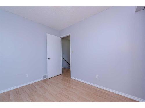 4546 7 Avenue Se, Calgary, AB - Indoor Photo Showing Other Room