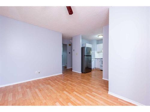 4546 7 Avenue Se, Calgary, AB - Indoor Photo Showing Other Room