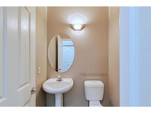 62 Discovery Heights Sw, Calgary, AB - Indoor Photo Showing Bathroom