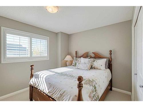 62 Discovery Heights Sw, Calgary, AB - Indoor Photo Showing Bedroom