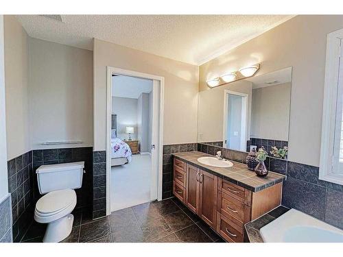 62 Discovery Heights Sw, Calgary, AB - Indoor Photo Showing Bathroom