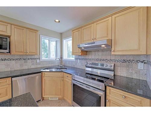 86 Arbour Stone Crescent Nw, Calgary, AB - Indoor Photo Showing Kitchen With Stainless Steel Kitchen