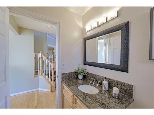 86 Arbour Stone Crescent Nw, Calgary, AB - Indoor Photo Showing Bathroom