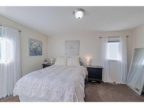 86 Arbour Stone Crescent Nw, Calgary, AB - Indoor Photo Showing Bedroom