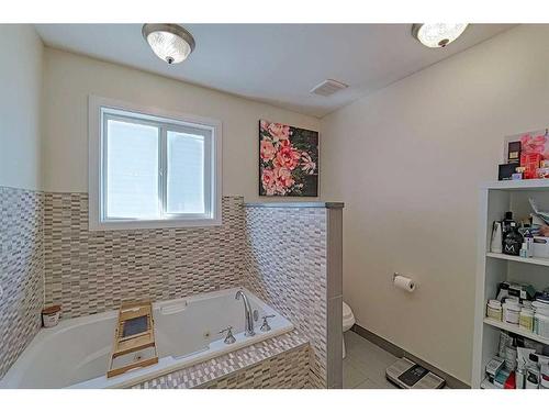 86 Arbour Stone Crescent Nw, Calgary, AB - Indoor Photo Showing Bathroom