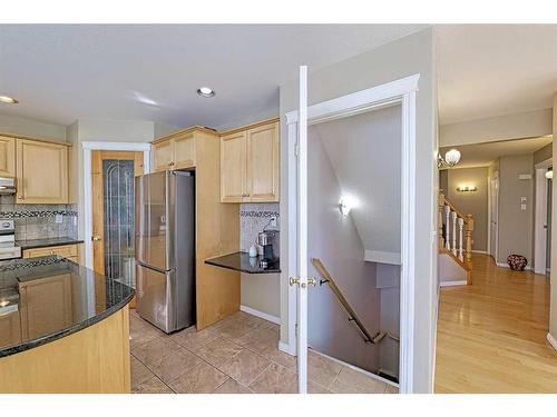 86 Arbour Stone Crescent Nw, Calgary, AB - Indoor Photo Showing Kitchen