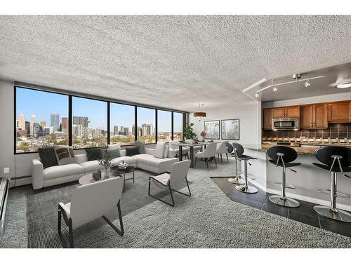 1503-330 26 Avenue Sw, Calgary, AB - Indoor Photo Showing Living Room