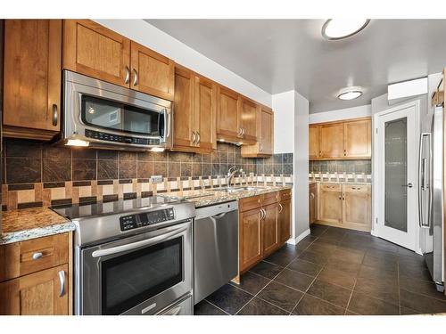 1503-330 26 Avenue Sw, Calgary, AB - Indoor Photo Showing Kitchen With Stainless Steel Kitchen