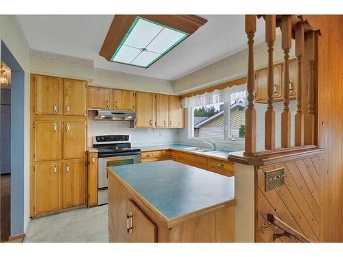 9831 Alcott Road Se, Calgary, AB - Indoor Photo Showing Kitchen