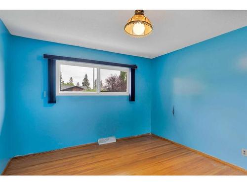 9831 Alcott Road Se, Calgary, AB - Indoor Photo Showing Other Room