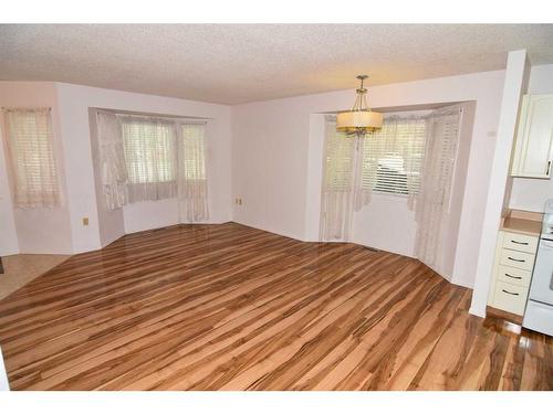 2747 Dovely Park Se, Calgary, AB - Indoor Photo Showing Other Room