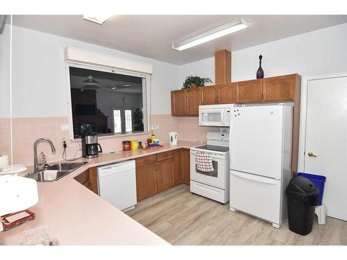 2747 Dovely Park Se, Calgary, AB - Indoor Photo Showing Kitchen With Double Sink