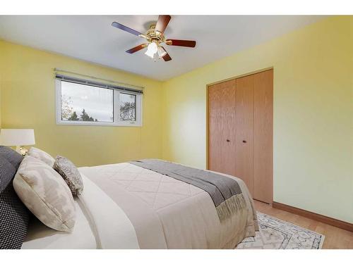 6223 Blackthorn Crescent Ne, Calgary, AB - Indoor Photo Showing Bedroom