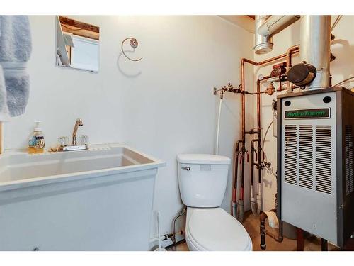 6223 Blackthorn Crescent Ne, Calgary, AB - Indoor Photo Showing Bathroom