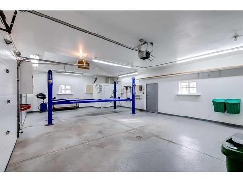 6223 Blackthorn Crescent Ne, Calgary, AB - Indoor Photo Showing Garage