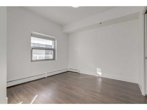 802-1087 2 Avenue Nw, Calgary, AB - Indoor Photo Showing Other Room